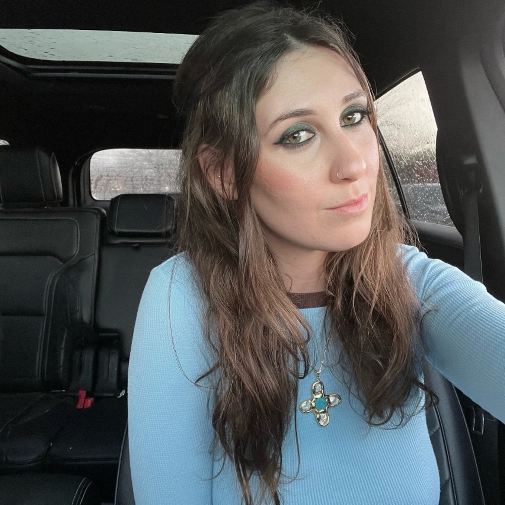 Meet your Posher, Kayla 🦋